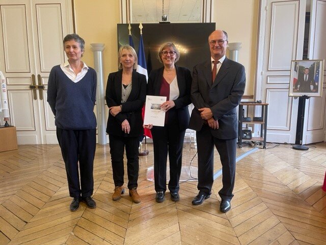 Signature officiel du contrat plurianuel en présence de la ministre Sylvie Retailleau