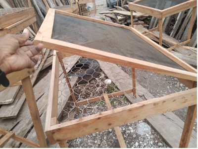 Conception et fabrication préliminaires du séchoir surélevé avec l’aide de l’intelligence artificielle Adobe Firefly et du Centre d’Apprentissage et de Production de Meubles de Camp-Perrin (Pierre et Salomon, 2025)