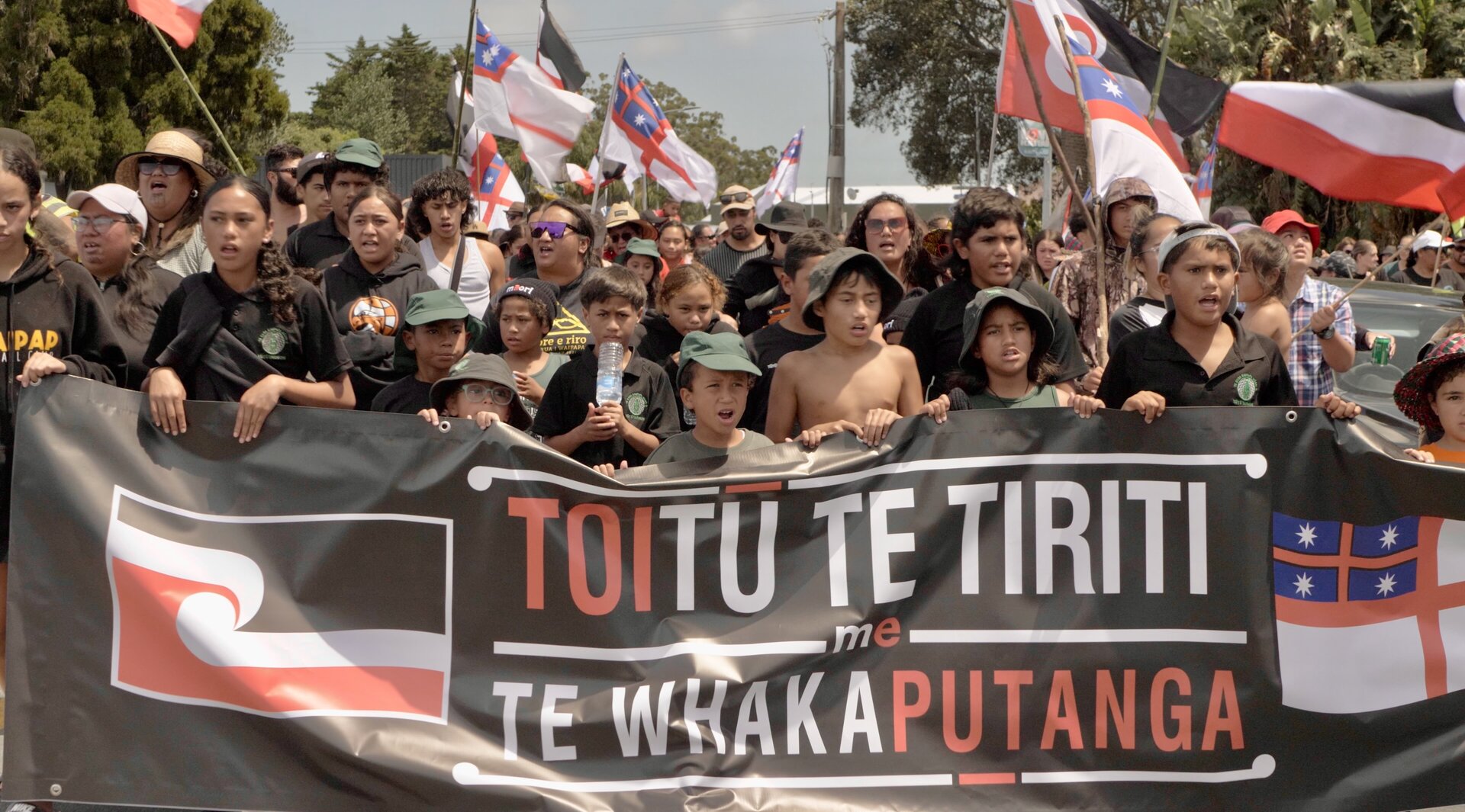 Bannière documentaire Land Back