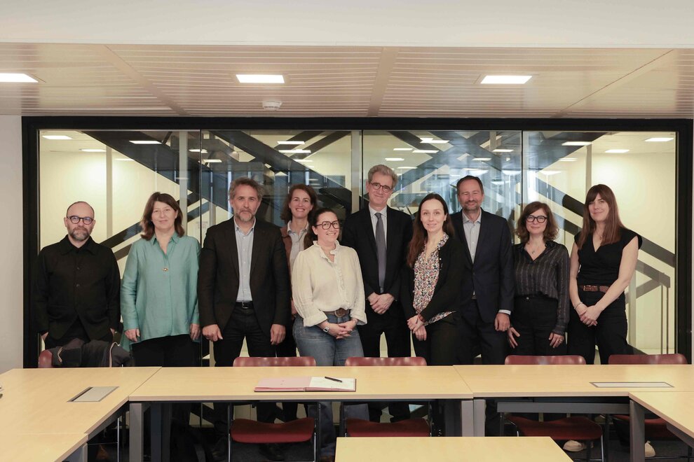 Photo des équipes FMSH et FTO lors de la signature de la convention